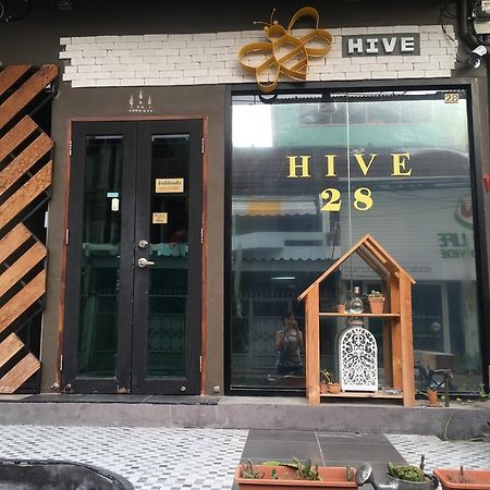Hive 28 Aparthotel Банкок Екстериор снимка