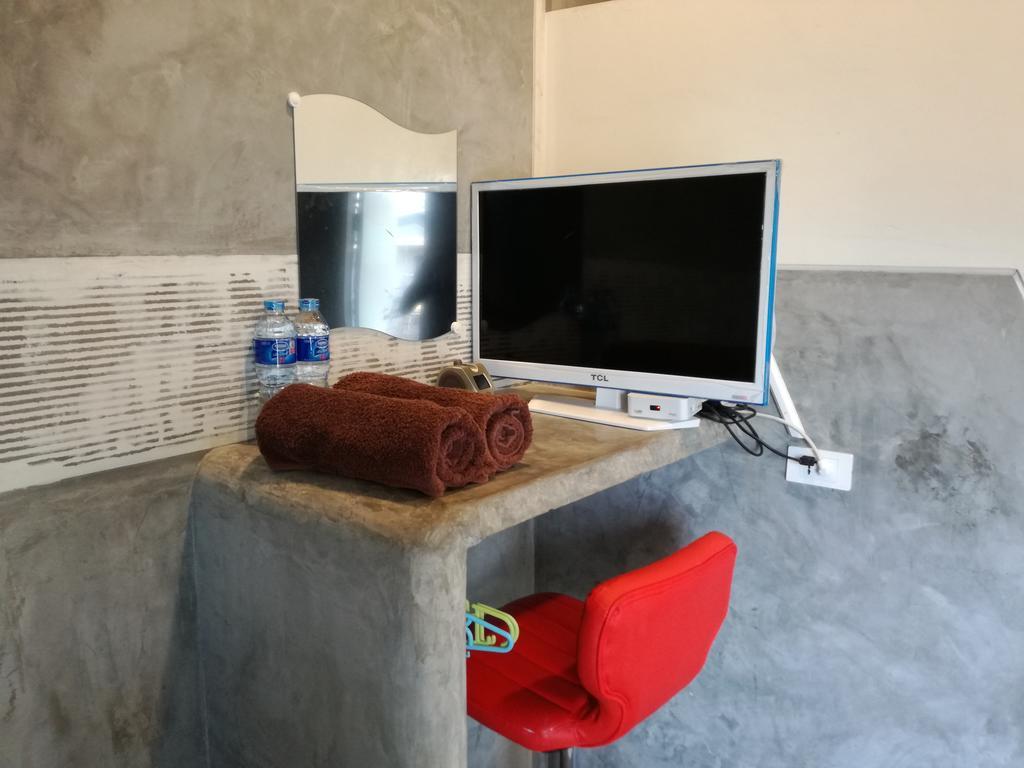 Hive 28 Aparthotel Банкок Екстериор снимка