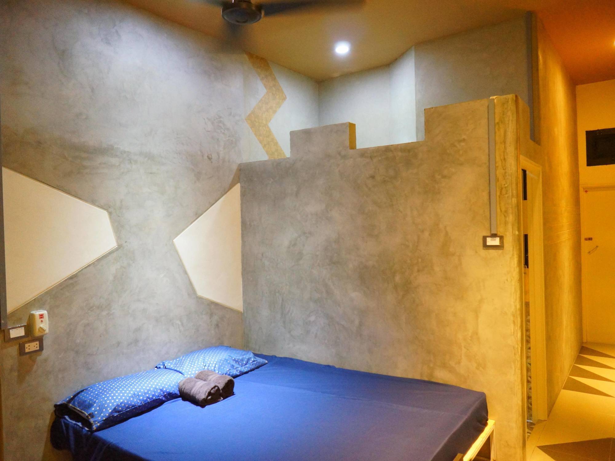Hive 28 Aparthotel Банкок Екстериор снимка