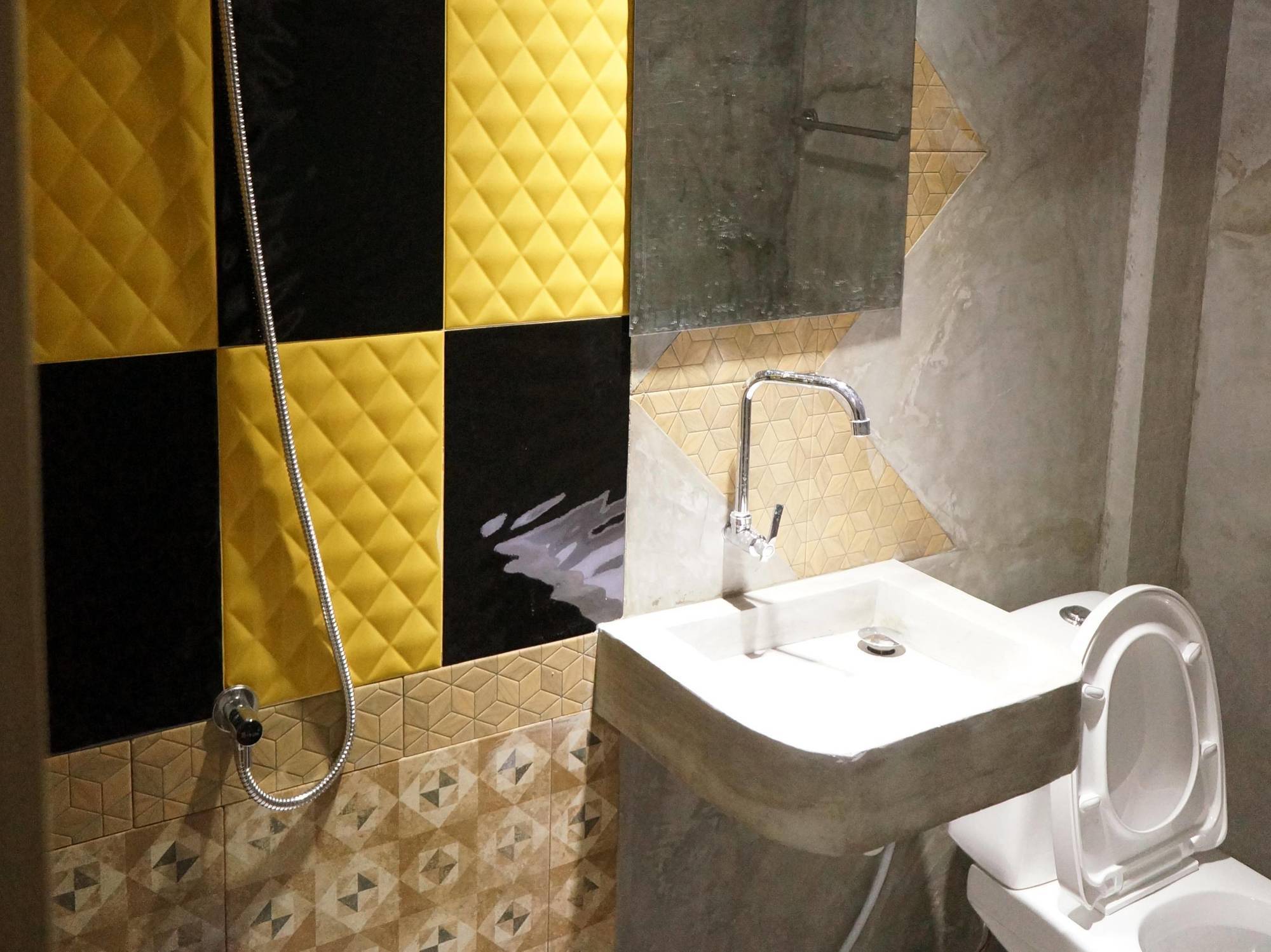 Hive 28 Aparthotel Банкок Екстериор снимка
