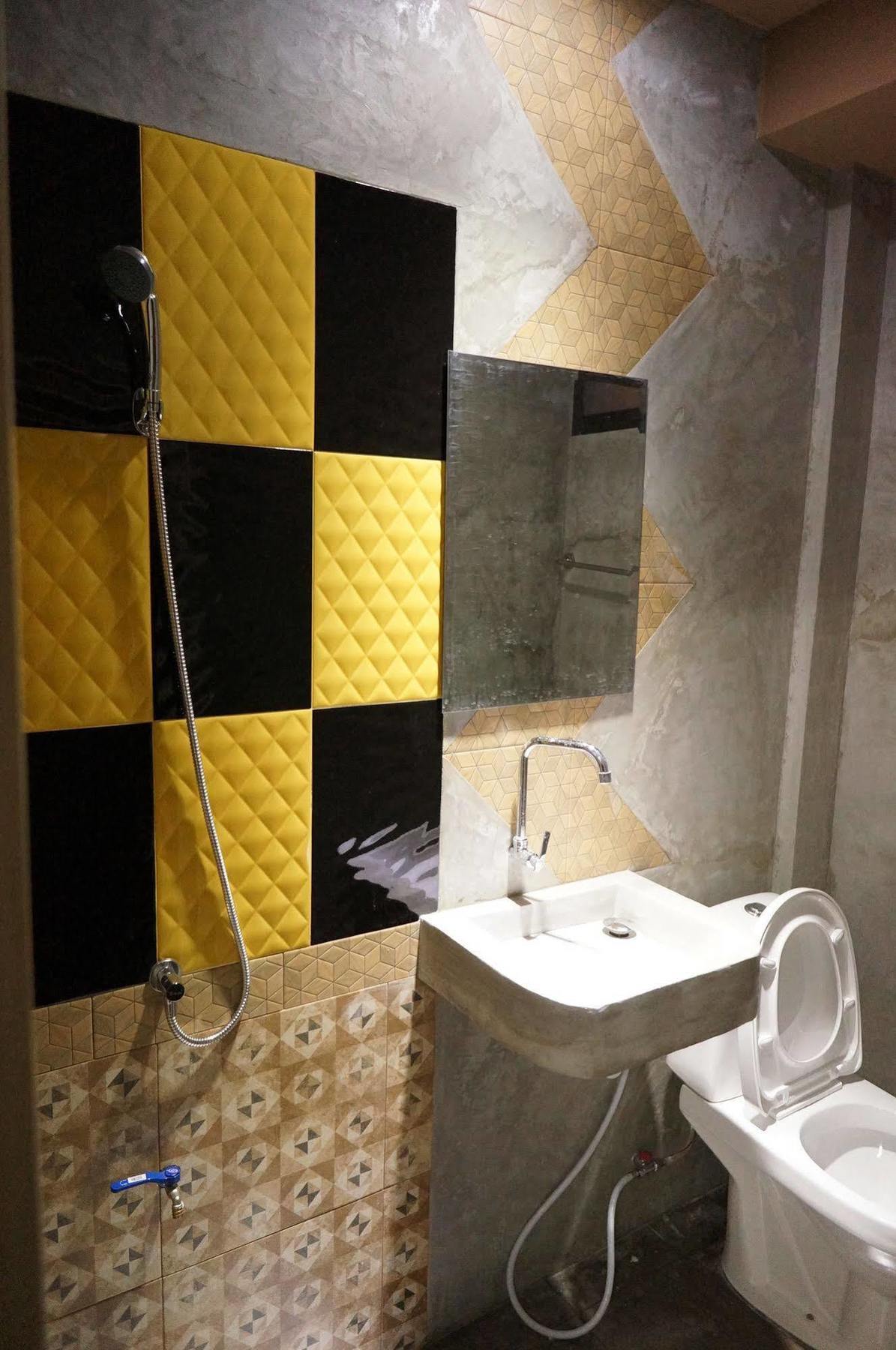 Hive 28 Aparthotel Банкок Екстериор снимка