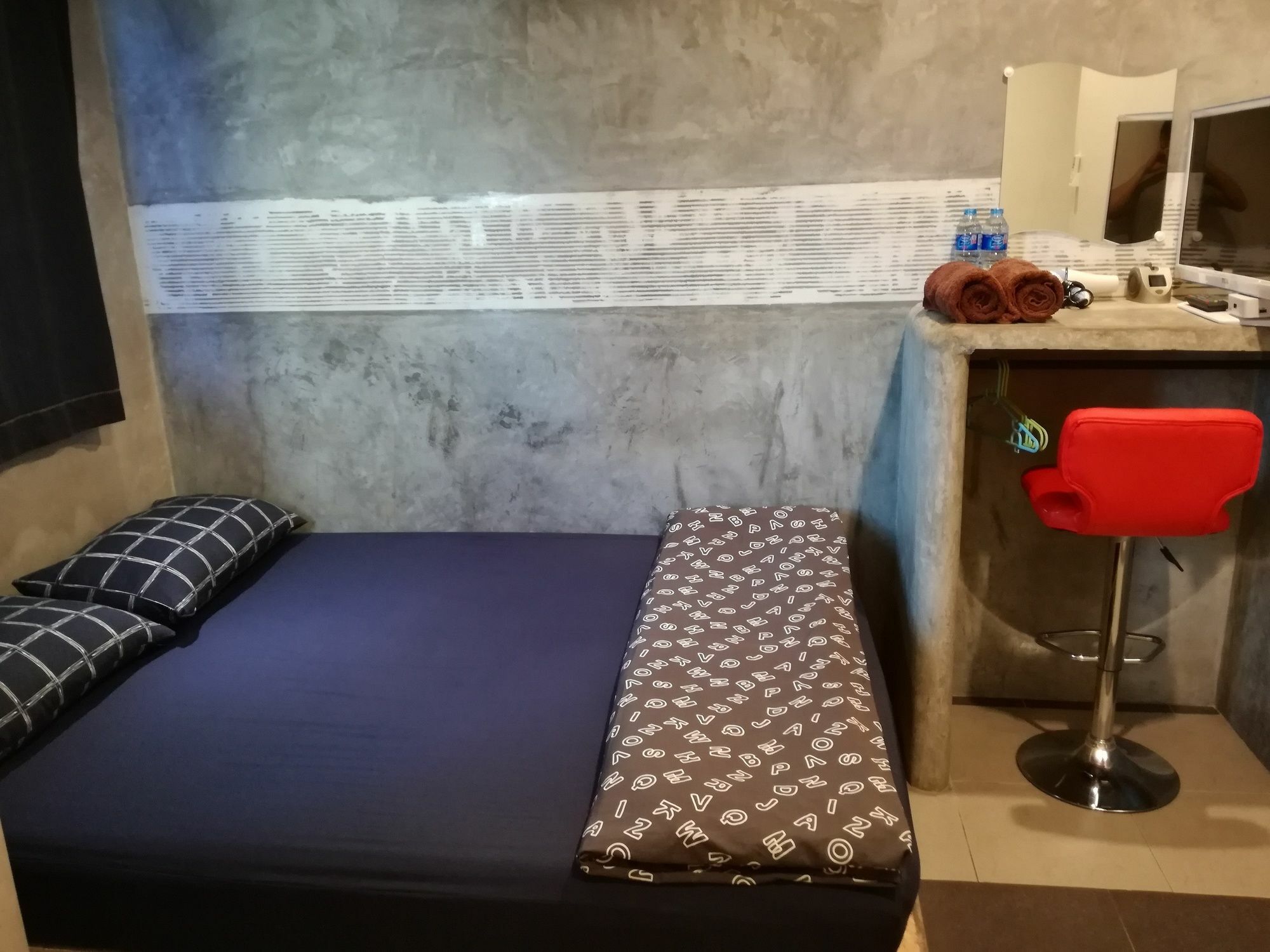 Hive 28 Aparthotel Банкок Екстериор снимка