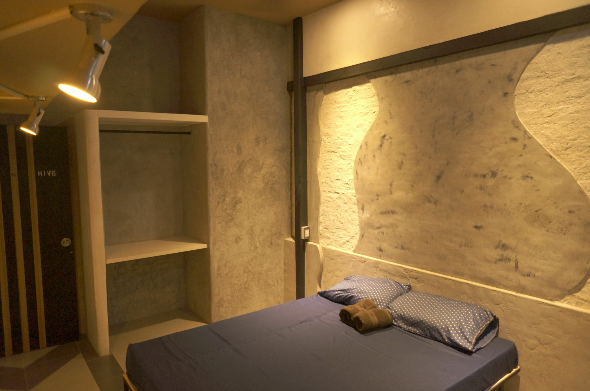 Hive 28 Aparthotel Банкок Екстериор снимка