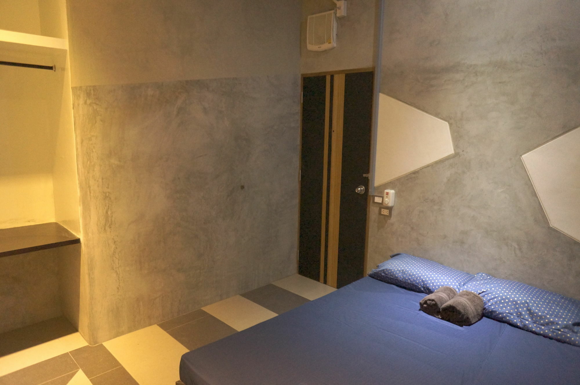 Hive 28 Aparthotel Банкок Екстериор снимка